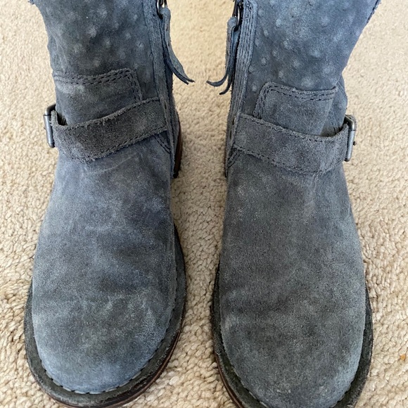 UGG ankle booties size 6! - Picture 2 of 6